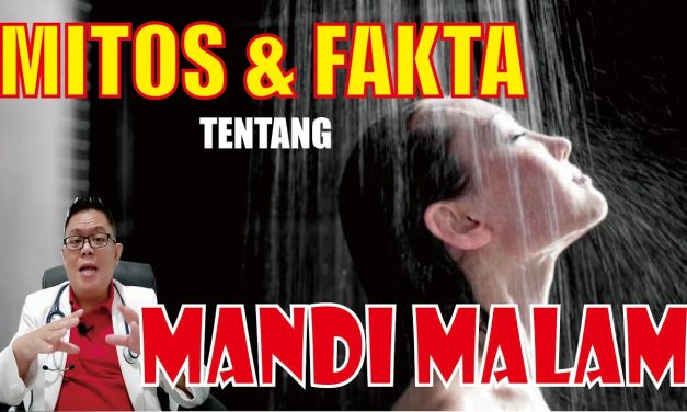 Mitos Mandi Malam Yang Katanya Bisa Memperburuk Rematik